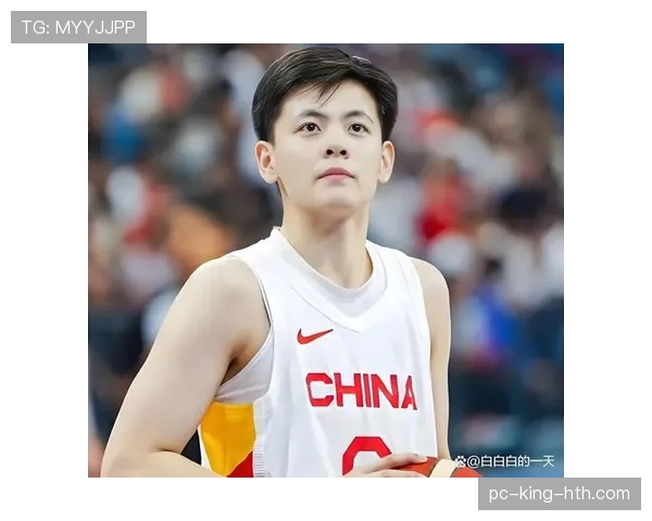 杨舒予训练完直接拎爱马仕去吃夜宵？
